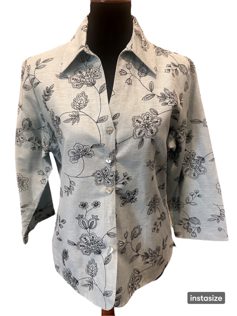 Silk Land Floral Button-Front Women’s jacket- Light Gray 100% Silk Large